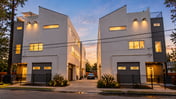 Townhouse Duo: 8BR, Sleeps 20, 2 Rooftops Near All
