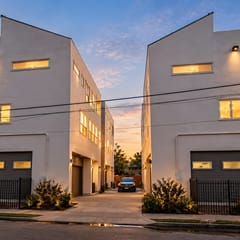 Townhouse Duo: 8BR, Sleeps 20, 2 Rooftops Near All