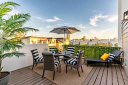 The Pinnacle: 4BR Luxe Rooftop w/ Garage | Rice Military - Image 3
