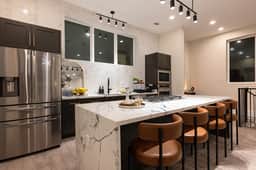 The Eterne: 4BR Rooftop Luxury | Garage | HTX - Image 5
