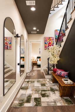 The Onyx: 4BR+Luxe Rooftop · Pet-Friendly · Garage · HTX - Image 2