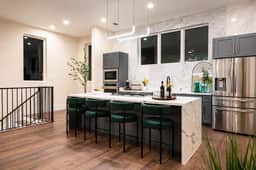 The Onyx: 4BR+Luxe Rooftop · Pet-Friendly · Garage · HTX - Image 5