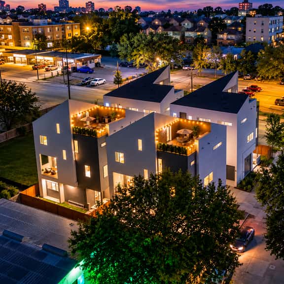 Sleeps 40! 4 Luxe Homes Together | Rice Military - Image 1