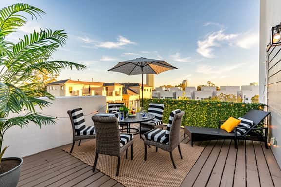 The Pinnacle: 4BR Luxe Rooftop w/ Garage | Rice Military - Image 3