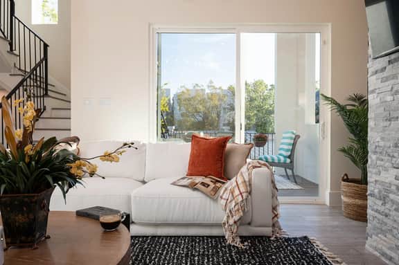 The Pinnacle: Designer 4BR, Rooftop Lounge + Garage - Image 4