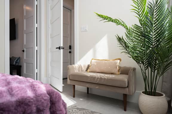 The Eterne: 4BR Rooftop Luxury | Garage | HTX - Image 4