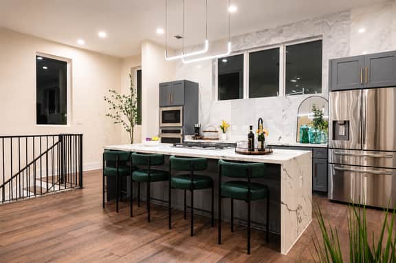 The Onyx: 4BR+Luxe Rooftop · Pet-Friendly · Garage · HTX - Image 5