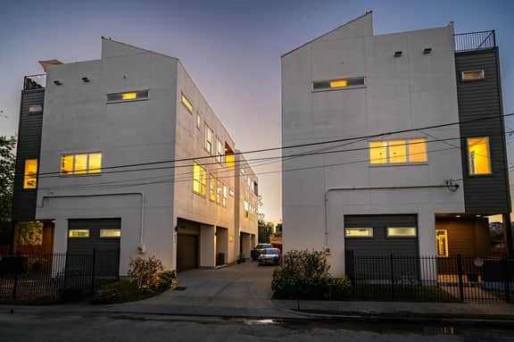 Sleeps 40! 4 Luxe Townhomes! Central Rice Military