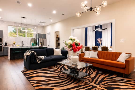 Twin Homes w/ 2 Rooftops! Sleeps 20 - Image 4