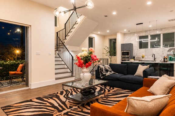 The Onyx: 4BR+Luxe Rooftop · Pet-Friendly · Garage · HTX - Image 1